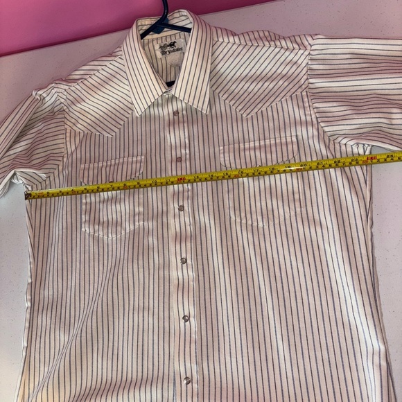 White and Black Casual Button Down Shirt with Classic Western Design - Picture 7 of 11